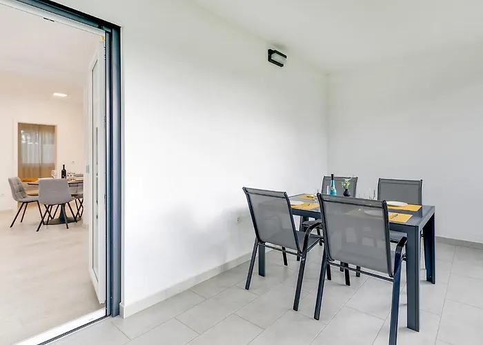 Apartment Aria